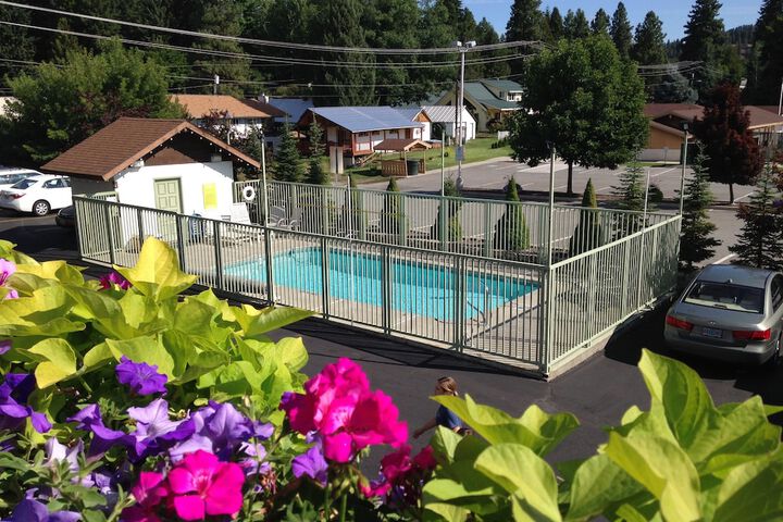 Pool 23 of 33