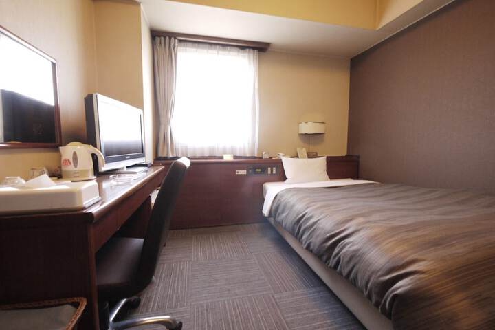 Room 6 of 15
