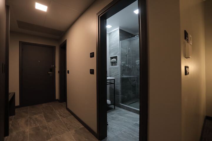 Room 13 of 64