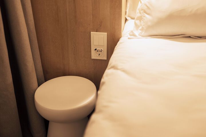 Room 6 of 80