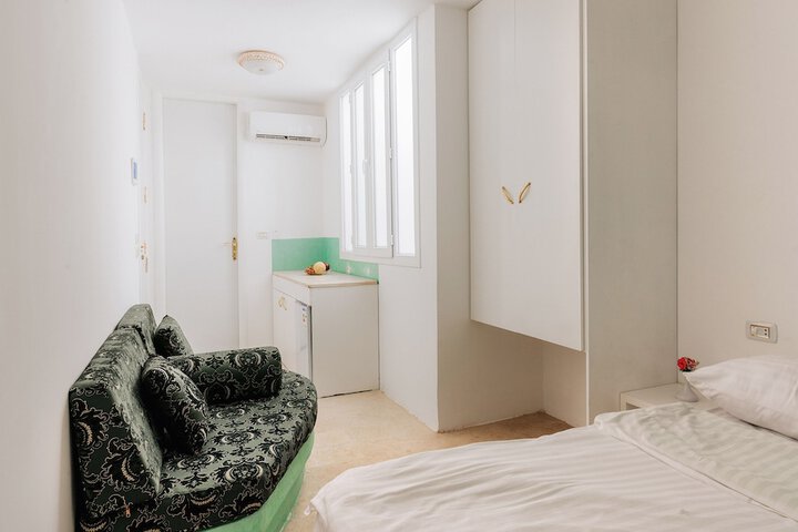 Room 45 of 98