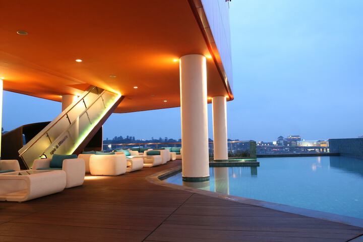 Pool Hotel
