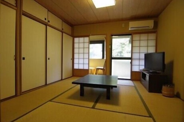 Room 3 of 38