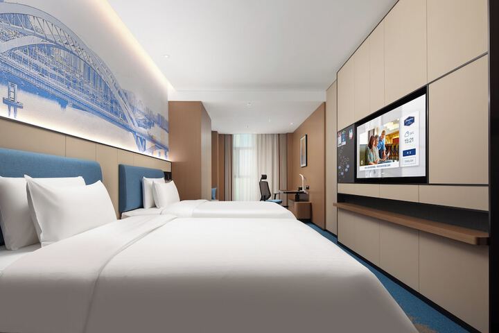 Room 9 of 11