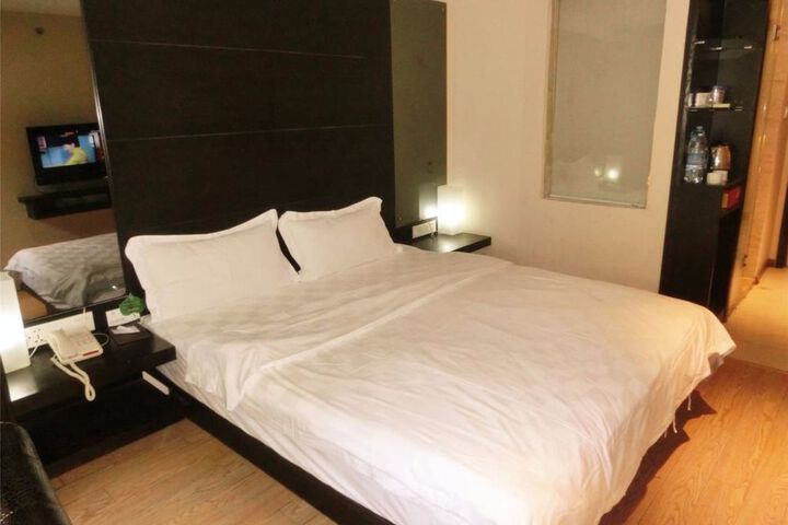 Room 21 of 35