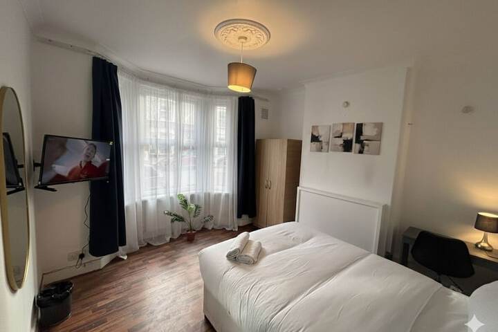 Room 8 of 27