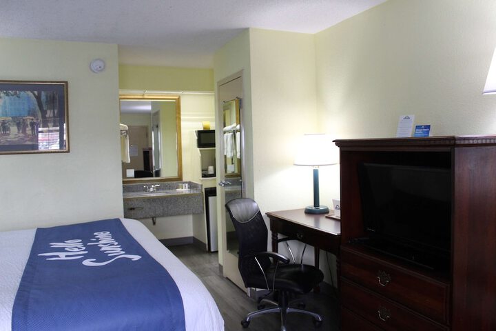 Room 13 of 62
