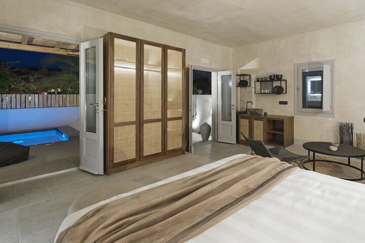 Room 11 of 200