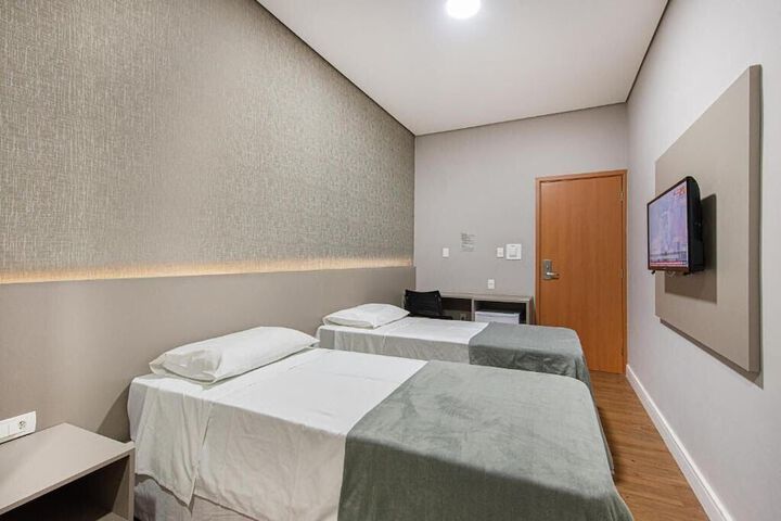 Room 6 of 32