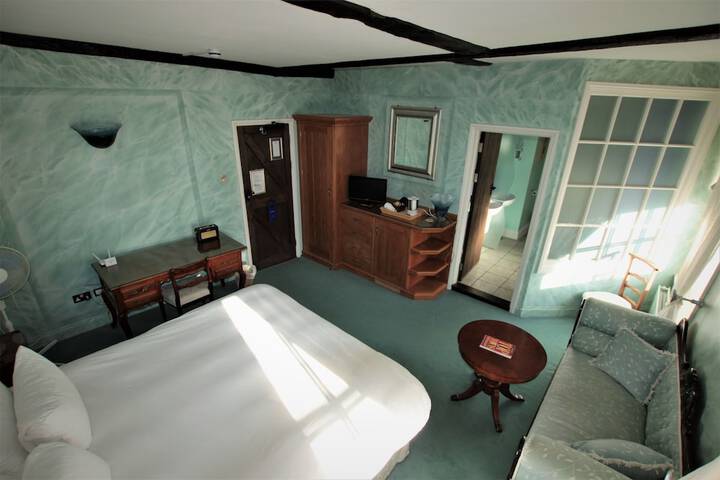 Room 4 of 67