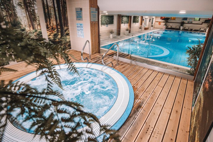 Pool 50 of 102