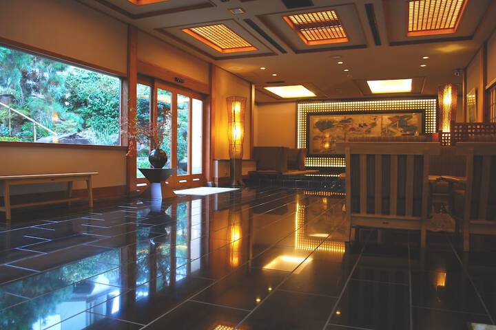 Entrance & Lobby