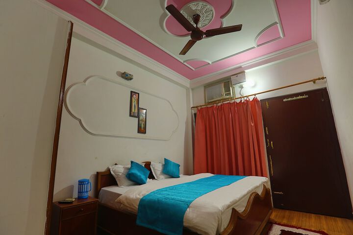 Room 7 of 63