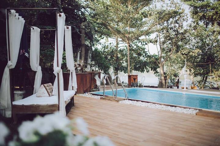 Pool 181 of 268