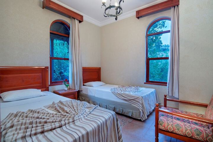 Room 10 of 87