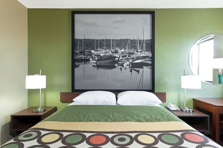 1 Queen Bed (1 of 7)
