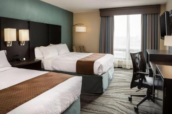 2 Queen Beds (1 of 6)