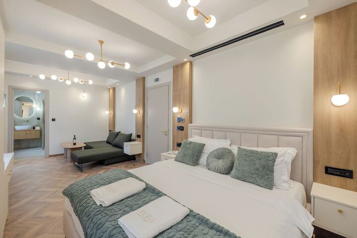 Room 3 of 56