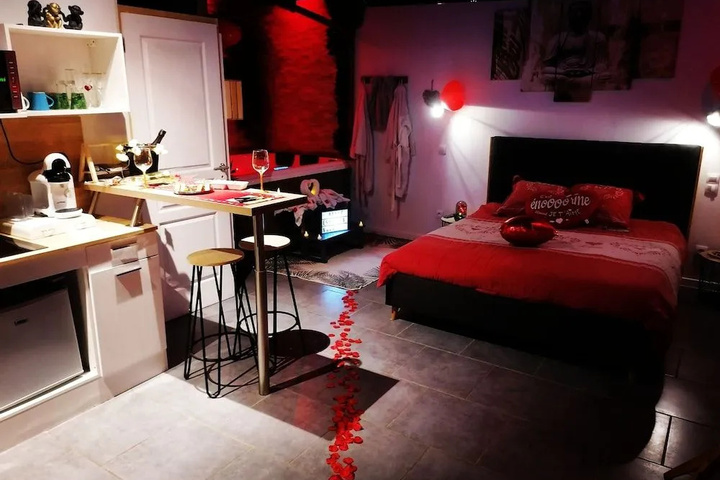 Room 2 of 11