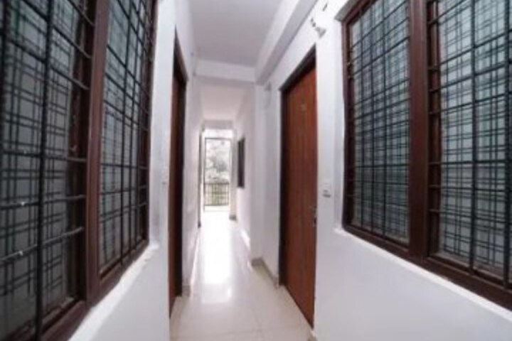 SPOT ON 72850 Hotel New Raj Palace