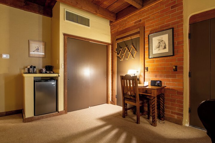 Room 38 of 228