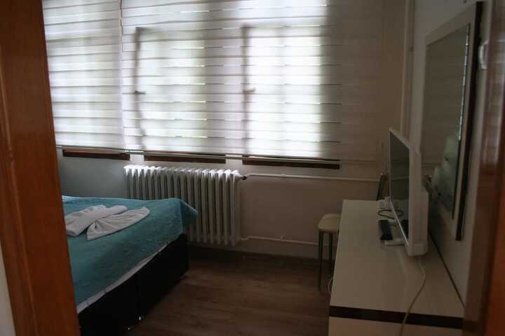 Room 9 of 13