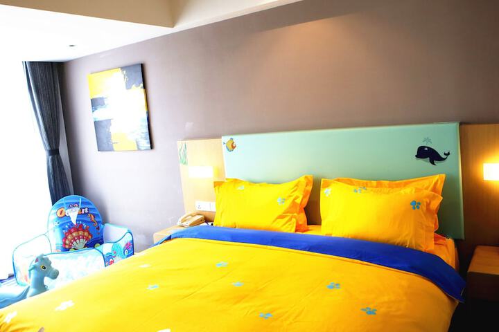 Room 5 of 73