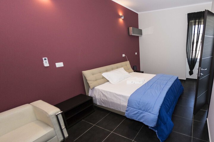 Room 10 of 40