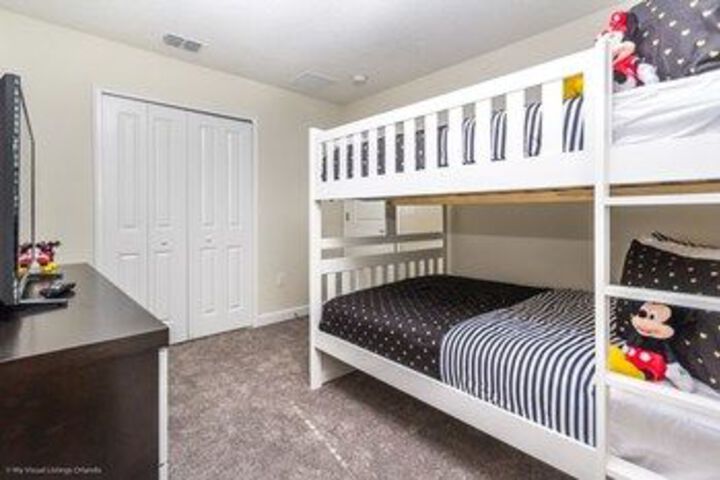 Room 9 of 25