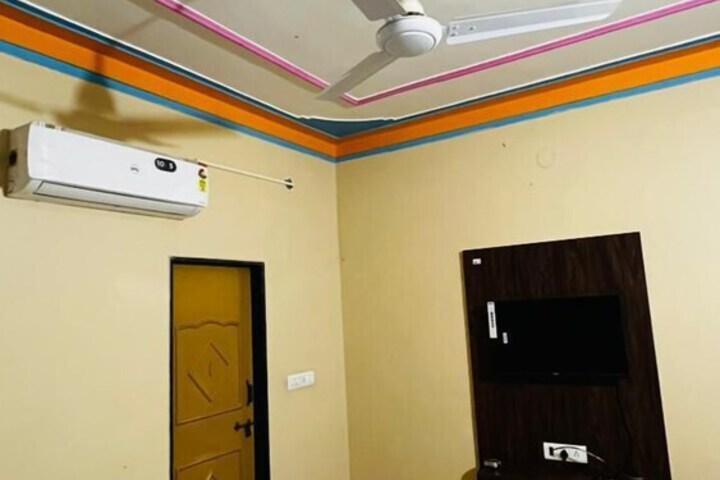 Room 3 of 14