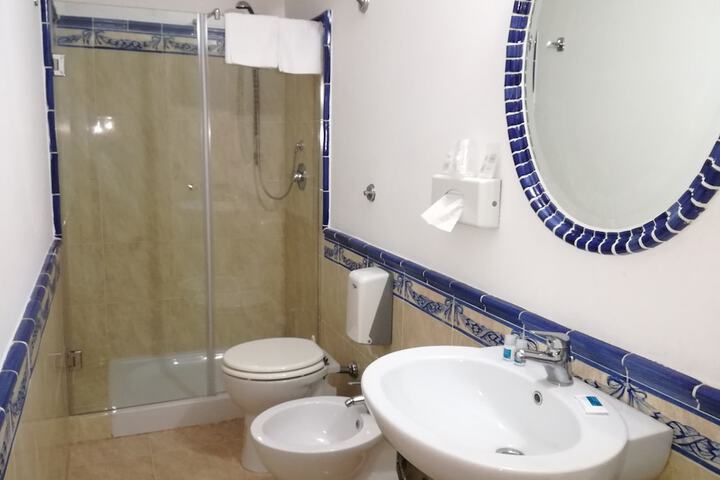 Room 3 of 20