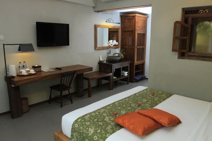 Room 6 of 53
