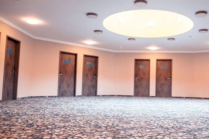 Ballroom/Hall 32 of 35