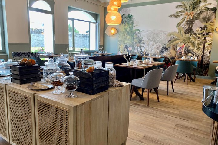 Dining 69 of 75