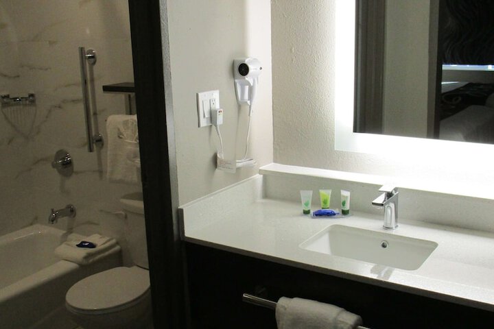 1 King Bed Lounge Chair Microwave and Refrigerator Flat Screen Television Desk Hig (1 of 6)