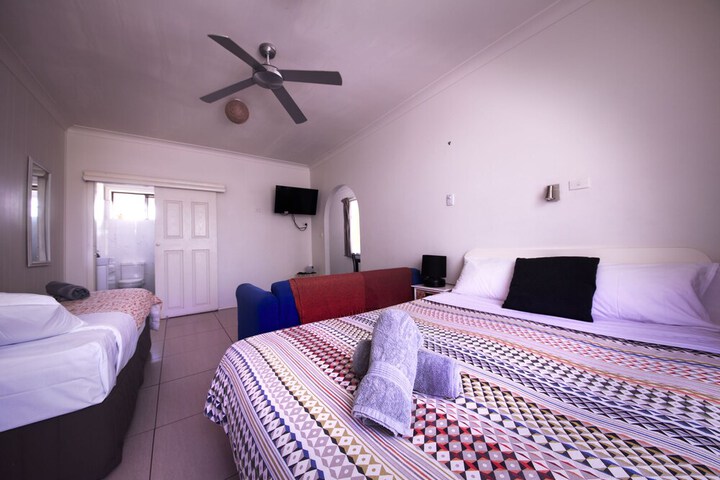 Room 33 of 62
