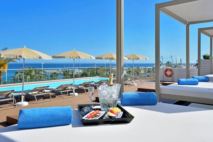 Pool Hotel