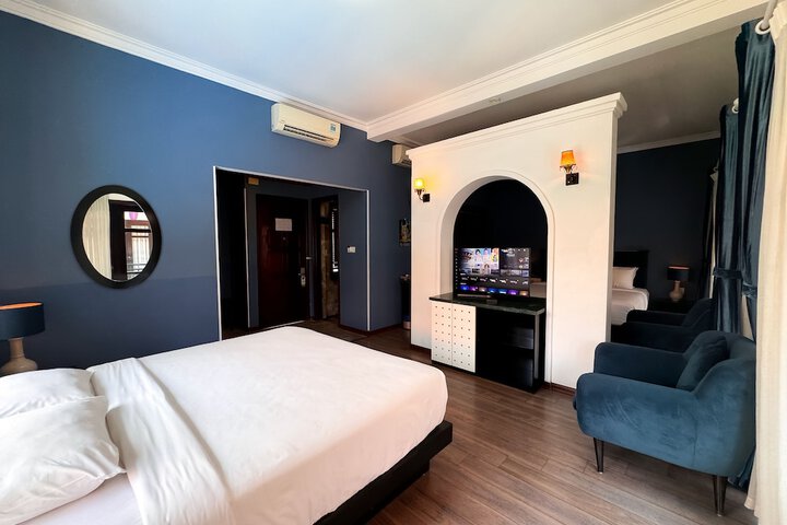 Room 10 of 84