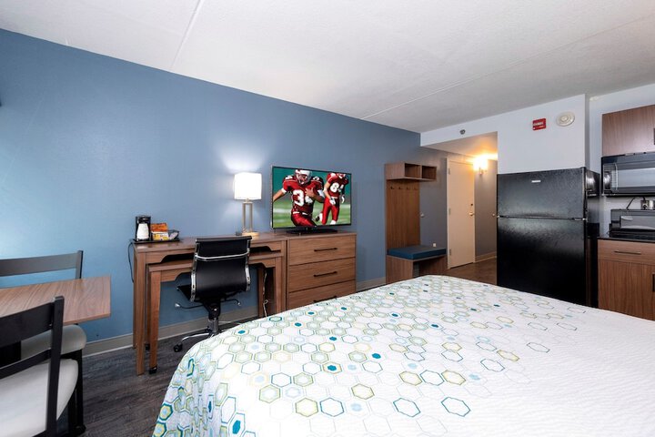ADA Accessible Studio King Bed with Roll in Shower (3 of 14)