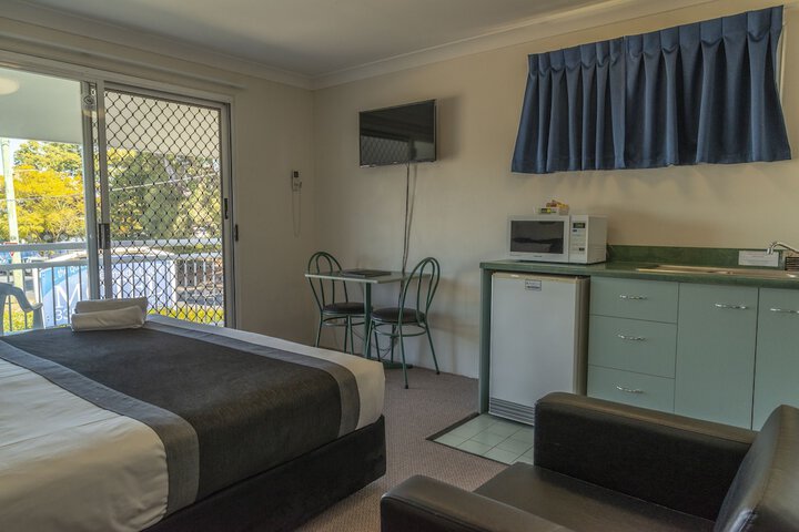 Room 25 of 32
