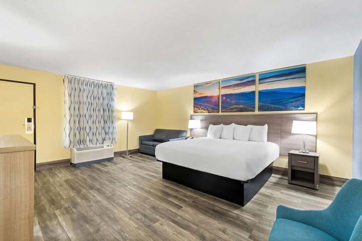 Room 16 of 37