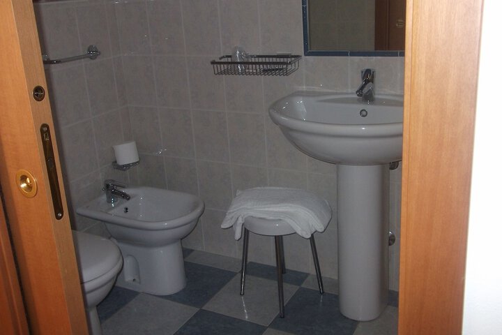 Room 9 of 19