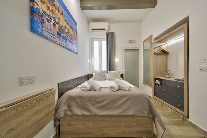 Room 6 of 19