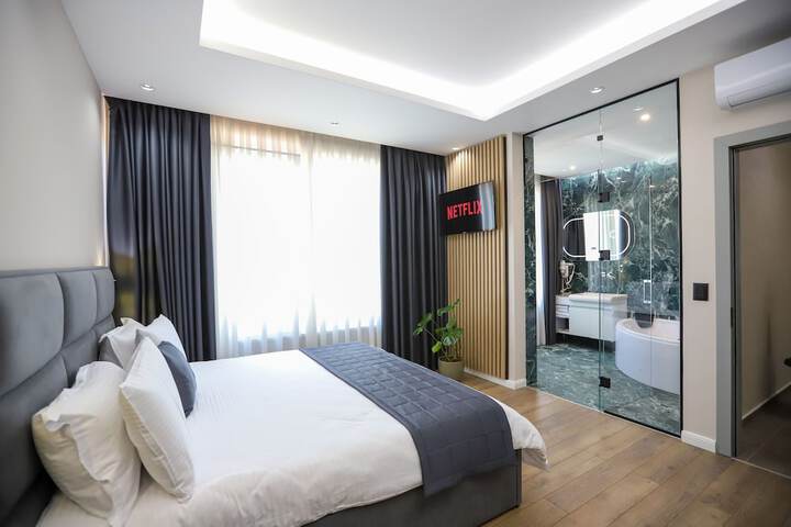 Room 8 of 121