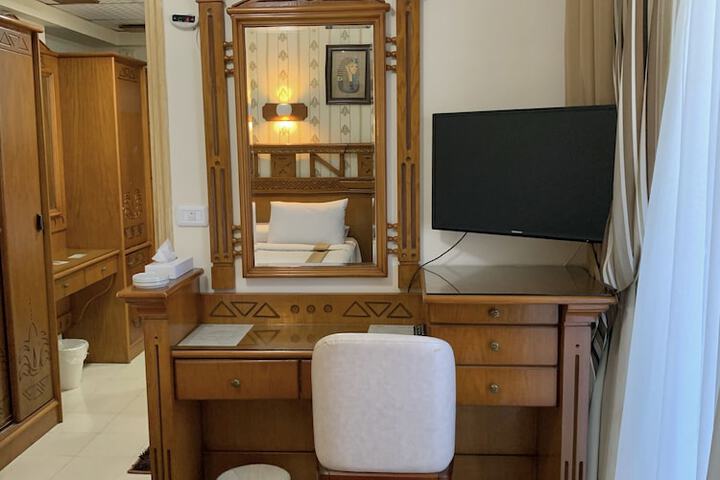 Room 5 of 27