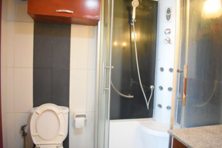 Room 6 of 96