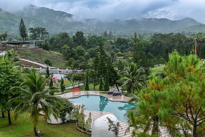 Exterior of Swiss Valley Hip Resort