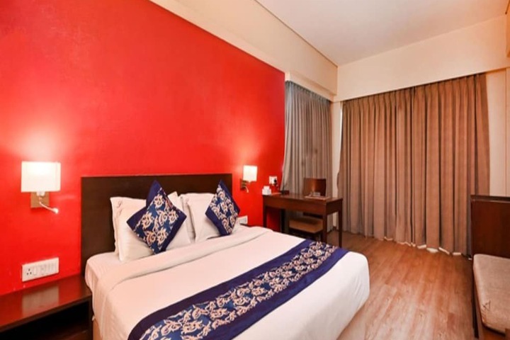 Room 9 of 32