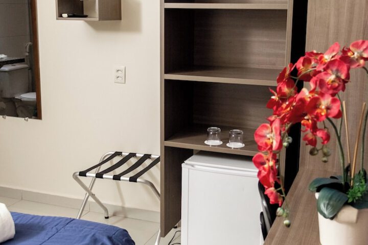 Room 10 of 33