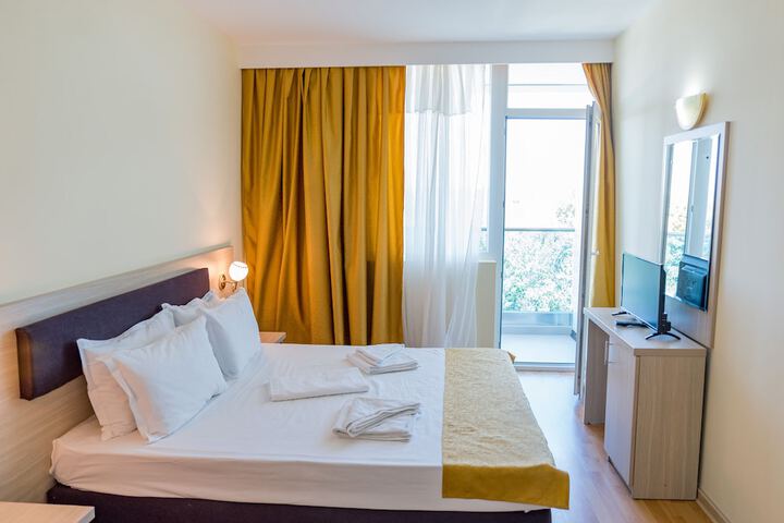 Room 4 of 15